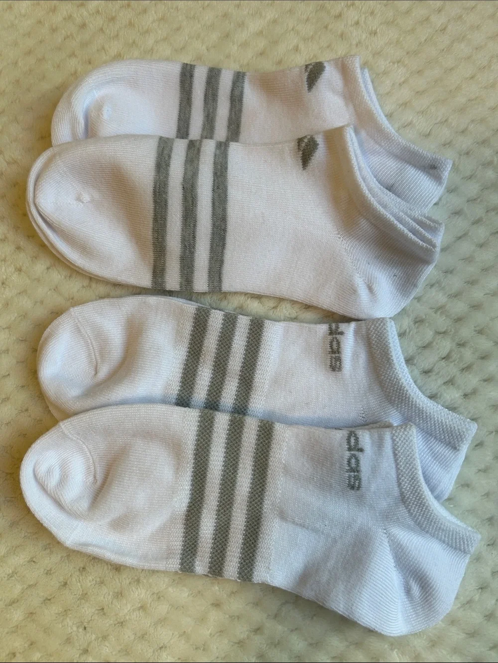 NWOT Adidas White Low-Cut Athletic Socks With Gray Stripes - 4 Pairs Medium